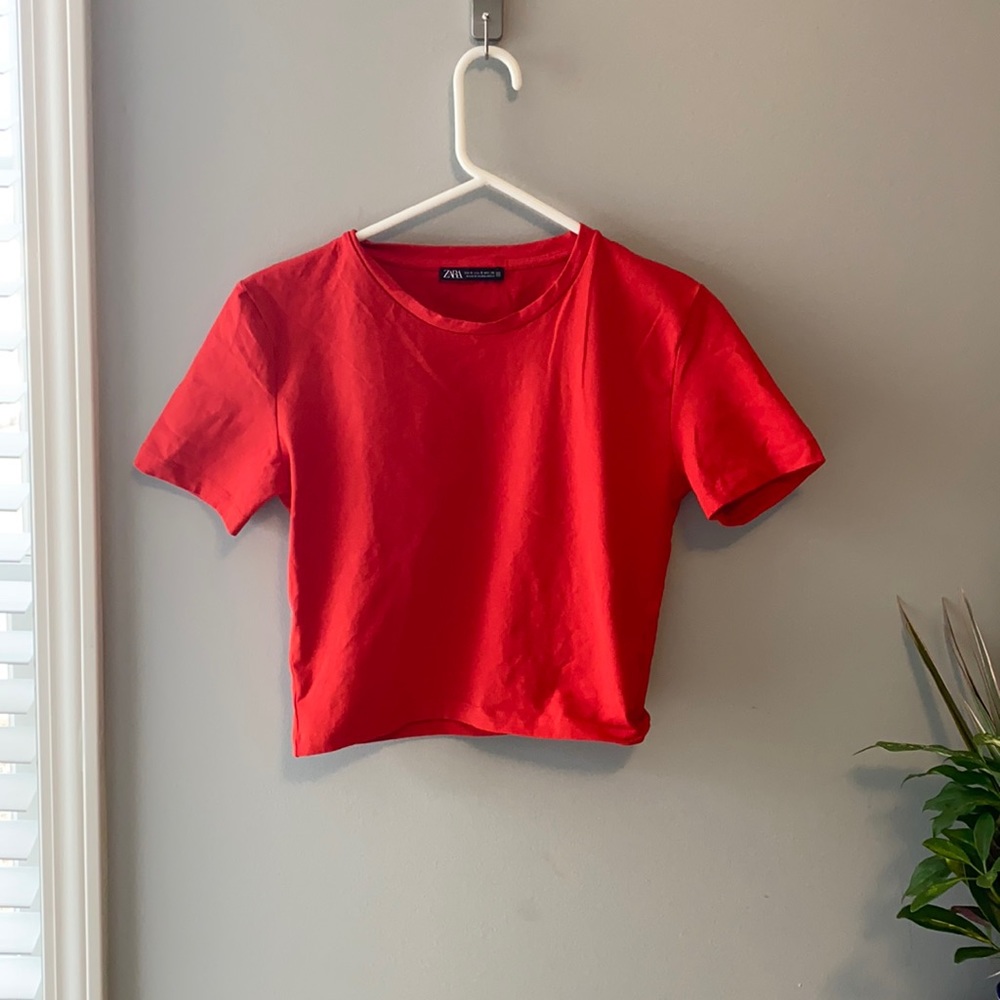 red cropped zara shirt